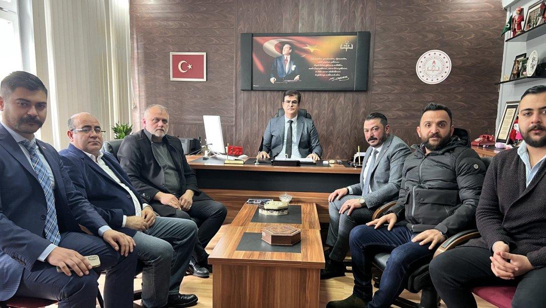 MHP İlçe Belediye Başkan adayı Okan ARIK, MHP İlçe teşkilat üyeleri ile birlikte İlçe Milli Eğitim Müdürümüz Sayın ?İrfan DOGRU 'yu ziyaret ettiler.