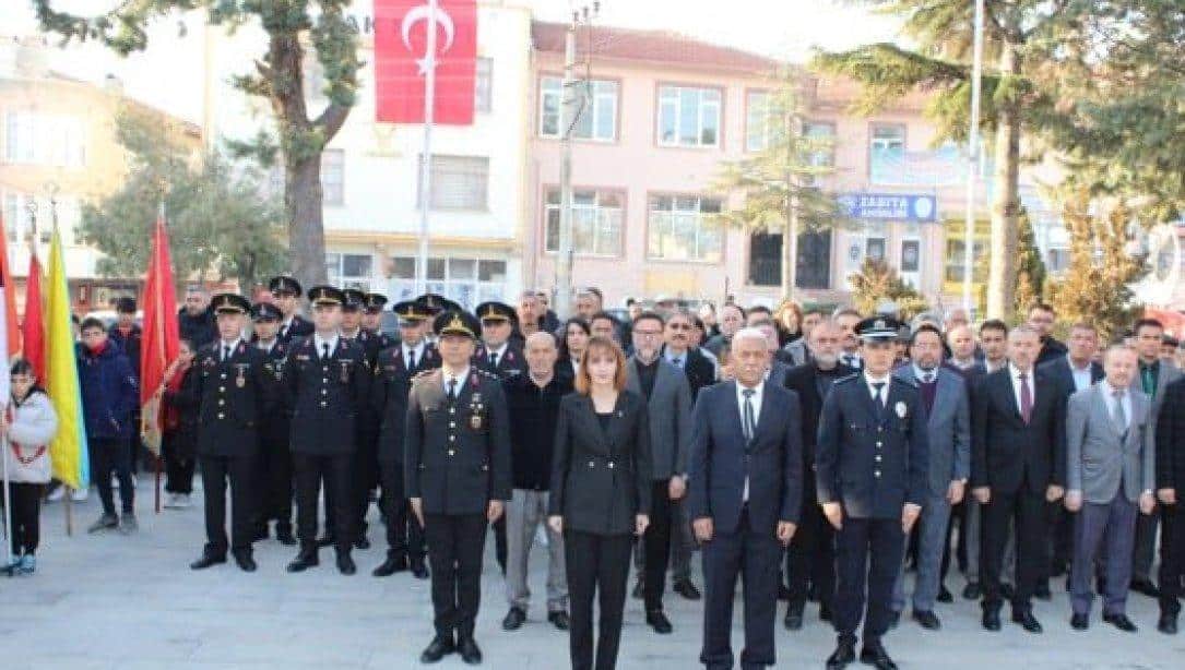  Kaymakamımız Sayın Fatma Gül NAYMAN, İlçe protokolü ile Atatürk Anıtına Çelenk sundu.