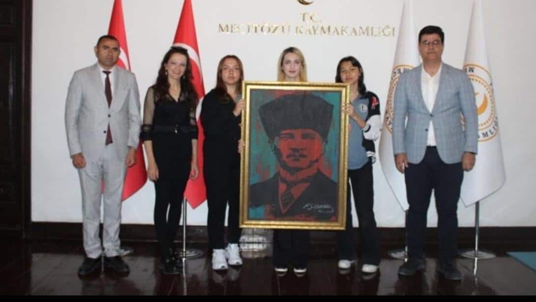 Anadolu Lisesi  Öğrencilerimiz Kaymakamımız Sayın Fatma Gül NAYMAN'a 