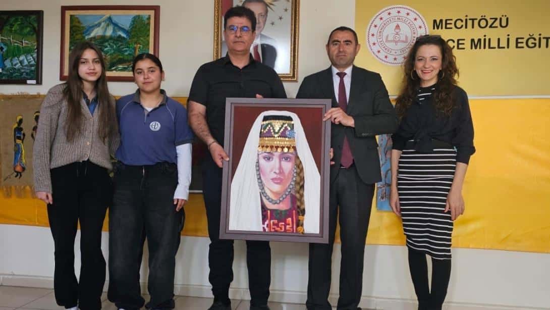 ÖĞRENCİLERİMİZ İLÇE MİLLİ EĞİTİM MÜDÜRÜMÜZ SAYIN İRFAN DOĞRU'YA 