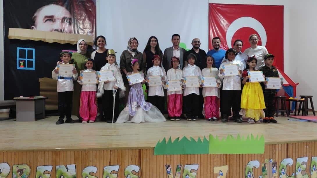 SENE SONU ETKİNLİKLERİ KAPSAMINDA DOĞU İLKOKULU 2/A SINIFI ÖĞRETMENİ SAMET SEYİS  VE ÖĞRENCİLERİNİN BİRLİKTE HAZIRLAMIŞ OLDUKLARI 